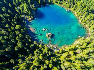 Lake Saoseo - Val di Campo - Poschiavo - İsviçre - ortogonal havadan görünümü