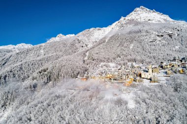 Primolo - Valmalenco (It) - Taze kar ile hava kış görünümü
