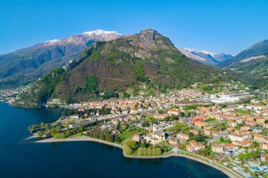 Como Gölü (It) - Dongo ve komşu ülkelerin panoramik havadan görünümü