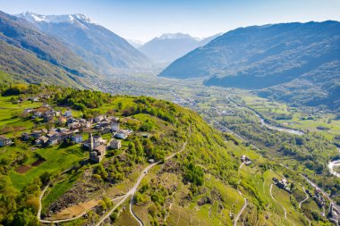 Valtellina (It) - Teglio - Sommasassa mezrasının havadan görünümü