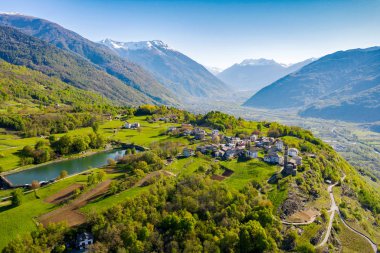 Valtellina (It) - Teglio - Sommasassa mezrasının havadan görünümü