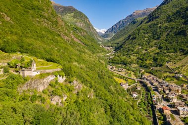 Tirano - Valtellina (It) - Bazilika'dan Val Poschiavo'nun havadan görünümü