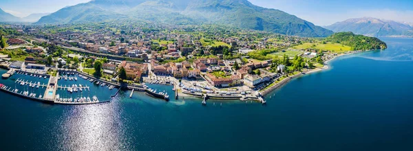 Colico Lake Como Flyoversikt – stockfoto