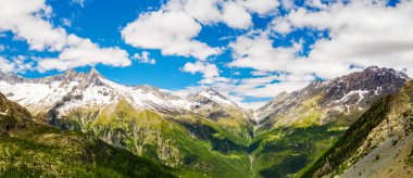 Valmalenco (It) - Rifugio Porro Gerli ve Muretto pass ile Ventina vadisinin havadan görünümü