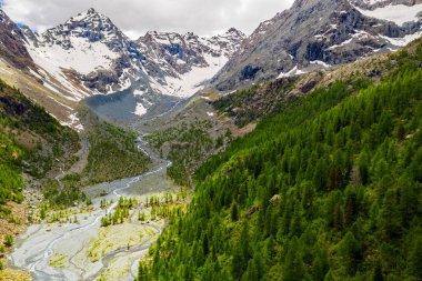 Valmalenco (It) - Moraine ve buzul çekilmesi ile Ventina vadisinin havadan görünümü