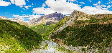 Valmalenco (It) - Rifugio Porro Gerli ve Muretto pass ile Ventina vadisinin havadan görünümü