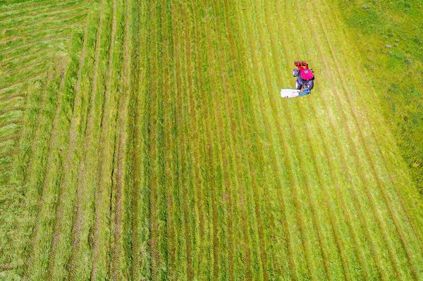 Tractor Con Henificadoras Vista Aérea — Foto de Stock