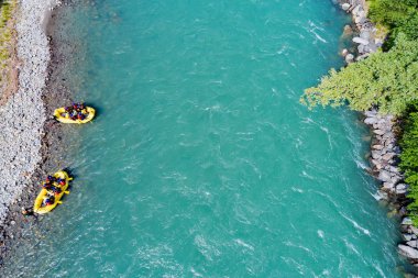 Rafting ile nehir iniş - havadan görünümü