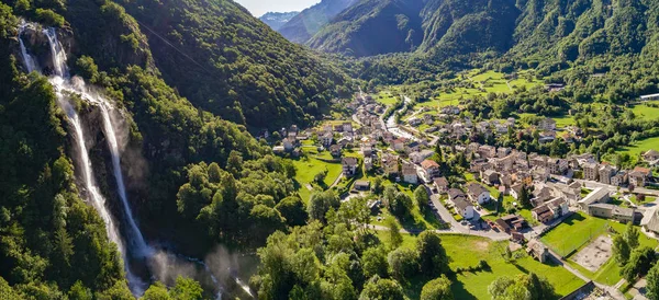 Acqua Fraggia Vattenfall Borgonuovo Valchiavenna — Stockfoto