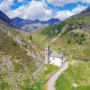 Val Grosina Occidentale - Valtellina (It) - Malghera - Madonna del Muschio Tapınağı - Havadan görünüm