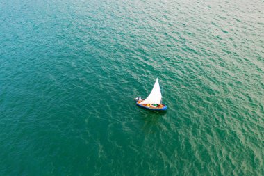 Como Gölü üzerinde tipik bir yelkenli ile Trip (It)