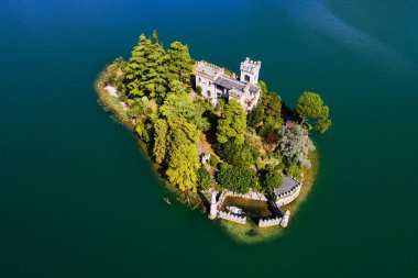 Iseo Gölü (It) - Loreto Adası - havadan görünüm