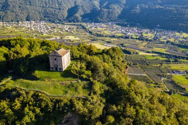 Valtellina (It) - Tresivio - Calvary kilisesinin havadan görünümü