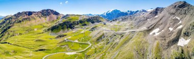 Stelvio Ulusal Parkı - Stelvio Geçidi 2757 Mt. - Panoramik hava manzarası 