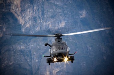 Askeri helikopter havada - Aw 149