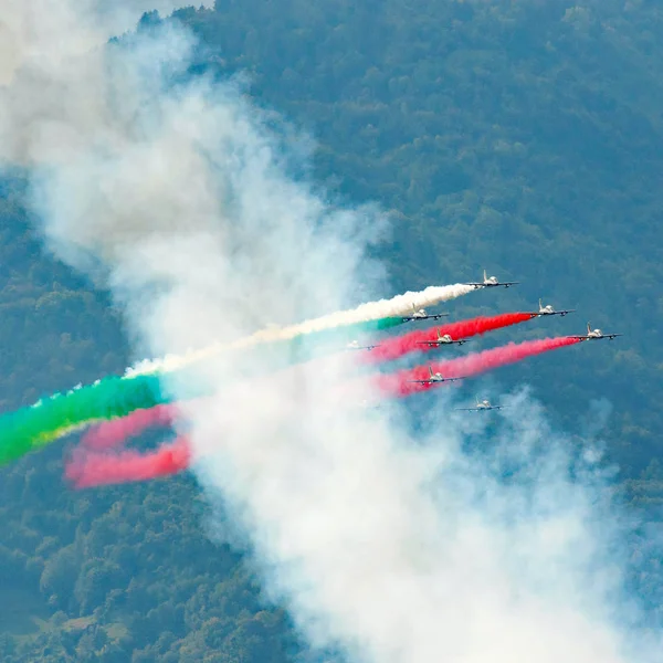 Varenna Como Lake 2019 하늘에서 Frecce Tricolori Tricolour Arrows Frecce — 스톡 사진