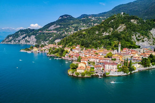 Varenna - Como Gölü - Vezio Kalesi ve köyün havadan görünüşü