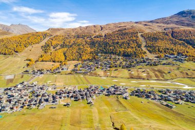 Livigno (It) - Sonbahar panoramik hava görüntüsü