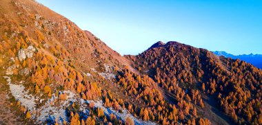 Sondrio - Valtellina (It) - Alpe Colina 'nın sonbahar hava görüntüsü