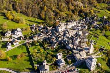 Soglio - Bregaglia Vadisi - İsviçre - Panoramik Sonbahar hava manzarası