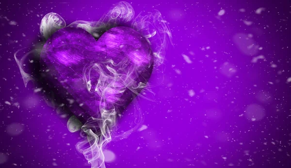 浪漫的爱情紫色的心与烟雾的背景上的复制空间 与雪纹理覆盖 — 图库照片