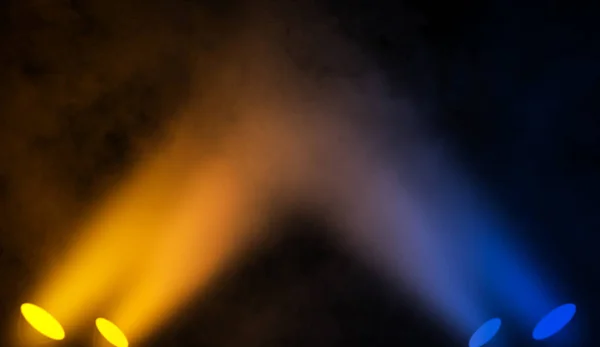 Yerdeki Renkli Projektör Projektör Beautfiul Çift Ton Performans Sahne Arka — Stok fotoğraf