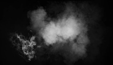 İzole siyah arka plan üzerine soyut duman sisli sis. Doku bindirmeleri. Tasarım öğesi.