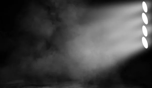 Yerdeki Bir Projektör Projektör Beautfiul Beyaz Performans Sahne Siyah Arka — Stok fotoğraf