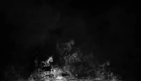 O vapor de fumaça abstrato move-se sobre um fundo preto. O conceito de aromaterapia — Fotografia de Stock