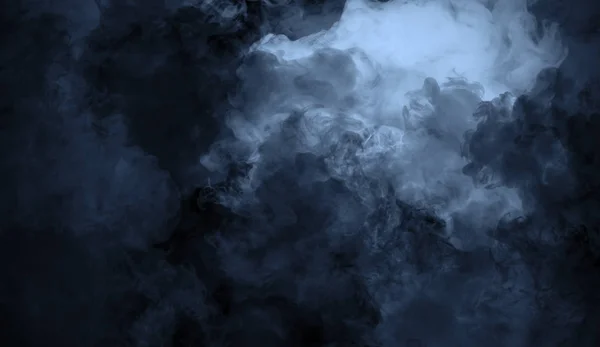 La vapeur de fumée bleue abstraite se déplace sur un fond noir. Le concept d'aromathérapie — Photo