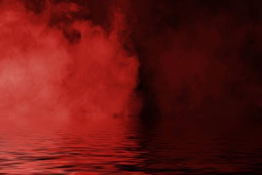 Kırmızı duman su yansıması ile. Mistery sis doku arka plan
