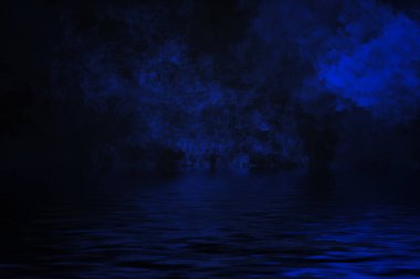 Mavi duman sis bulutları çabalıyor buz ışık yansıması ile alt genelinde su haddeleme.