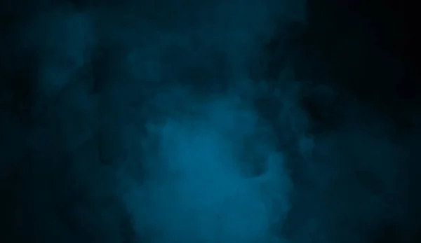 Abstract blauw rook stoom beweegt zwarte achtergrond. Het concept van aromatherapie — Stockfoto