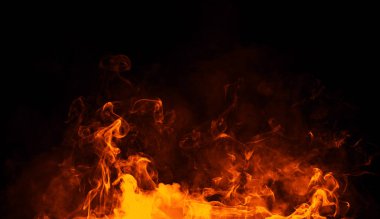 Yangın doku izole siyah arka plan üzerine alevler. Kopya alanı için mükemmel doku