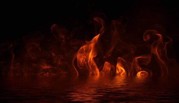 Textur des Feuers mit Reflexion im Wasser. Flammen auf isoliertem schwarzen Hintergrund. Textur für Banner, Karte . — Stockfoto