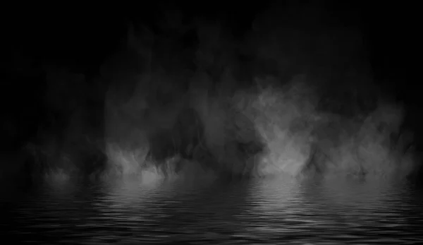 물에 반사 된 연기. 미지의 안개 텍스처 오버레이 배경 — 스톡 사진