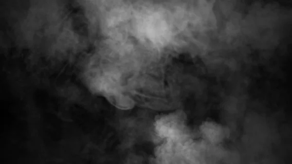 Vapor de humo desenfocado sobre fondo negro aislado. Textura brumosa — Foto de Stock