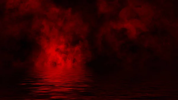 Fumée rouge avec réflexion dans l'eau. Mistery brouillard texture recouvre fond — Photo