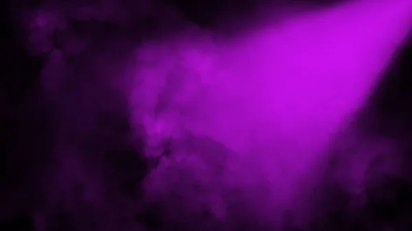 ドライアイス紫色の煙雲霧床のテクスチャ。.孤立した黒の背景に完璧なスポットライトミスト効果 — ストック写真