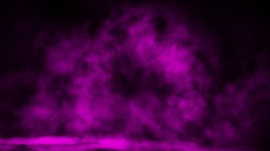 Siyah bir arka plan üzerinde soyut mor duman sis sis. Doku.