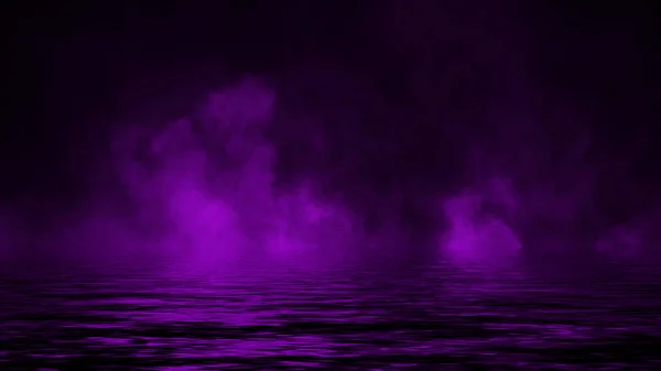Purple smoke with reflection in water. Mistery fog texture background. — Stock Photo, Image