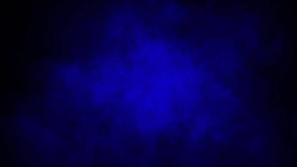 Абстрактный голубой дым движется на черном фоне. Концепция ароматерапии — стоковое фото