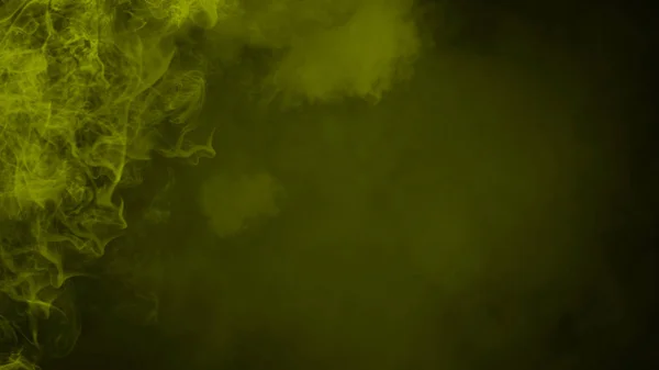 Nevoeiro amarelo e efeito névoa no fundo preto. Textura do fumo — Fotografia de Stock