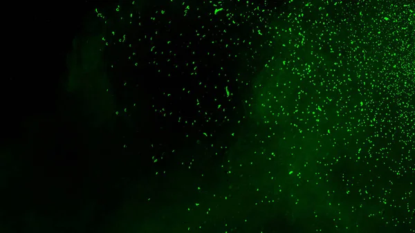 Partículas verdes efeito poeira detritos isolados em fundo preto, explosão de pulverização de pó de movimento. Elemento de projeto . — Fotografia de Stock