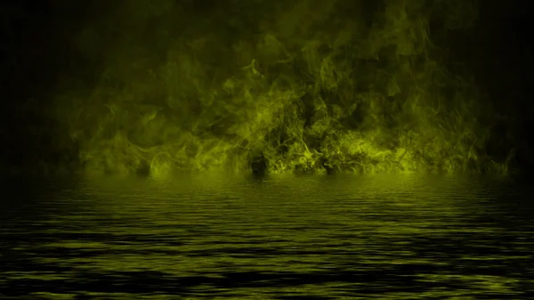 Kouř s odrazem ve vodě. Jmery žlutá textura na pozadí překrytí prvek design. — Stock fotografie