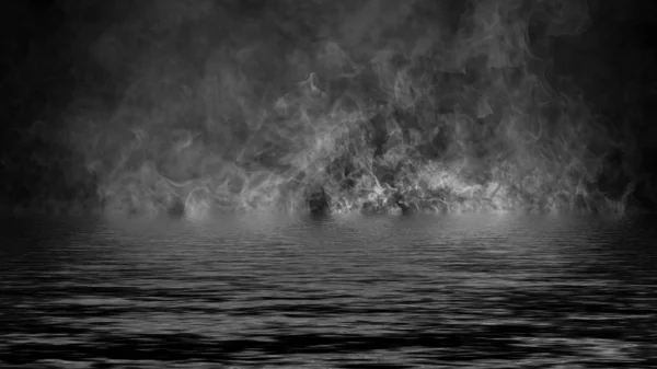 Rolling Billows van rook nevel wolken van ijs over de bodem licht met reflectie in het water. — Stockfoto