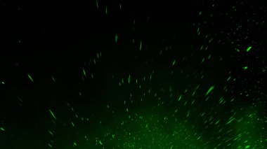 Yeşil parçacıklar enkaz metin veya boşluk için siyah arka plan üzerinde izole . Film doku efekti. Tasarım öğesi.