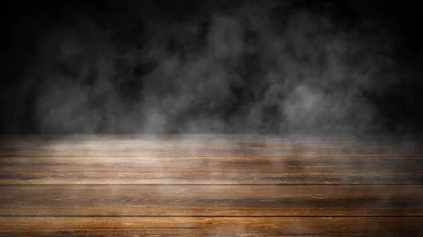 Tavolo superiore in legno con nebbia. Parete con fumo su fondo nero isolato. Elemento di design . — Foto Stock