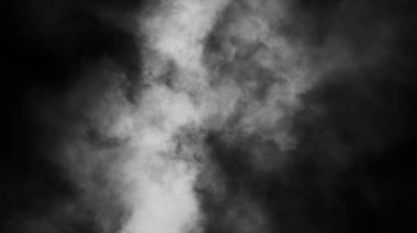 İzole edilmiş siyah arka planda duman. Esrarengiz buhar dokusu örtüleri. Tasarım ögesi.