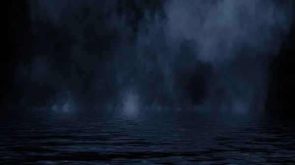 Mystická Modrá Mlha Pobřeží Paranormální Kouř Černém Pozadí Úvahy Vodě — Stock fotografie